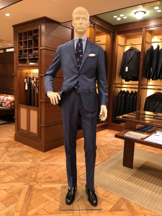 2020最新型 高品質 ブルーグレーのおしゃれなスーツ。