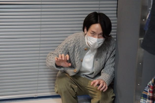 ＜LACOSTE＞獲物を狙うバッタン