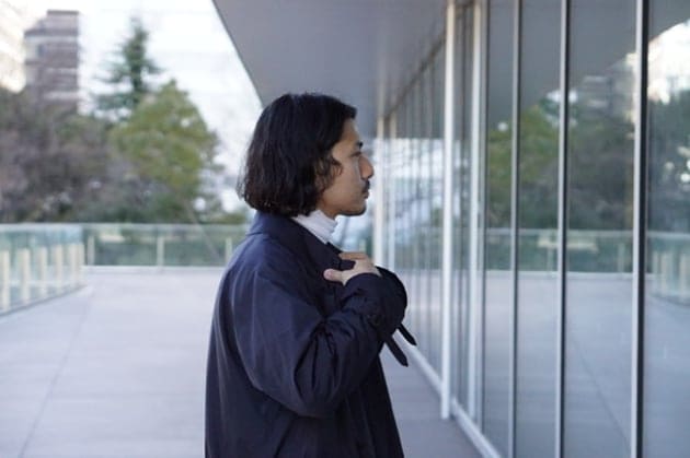 ＜BEAMS F＞風に負ける伊井