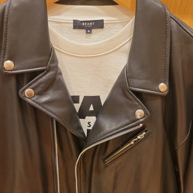 美品 BEAMS 本革 シングルライダース シボ加工 レザータグ ダブルジップ 美品 BEAMS 本革 シングルライダース シボ加工 レザータグ ダブルジップ
