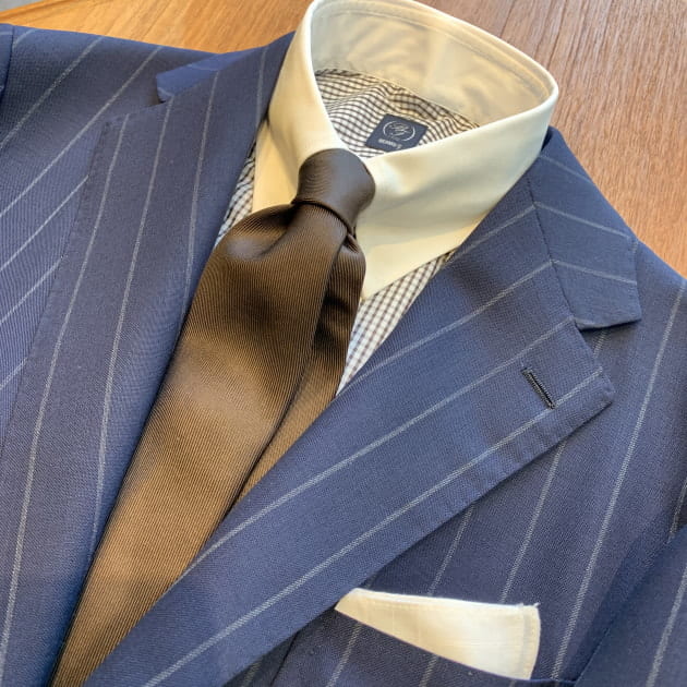 BEAMS 黒ストライプスーツ(150cm)ジャケット・パンツ・シャツ・ネクタイ セミワイドパンツ／ウォッシャブル／EASY STRETCH／シャドー
