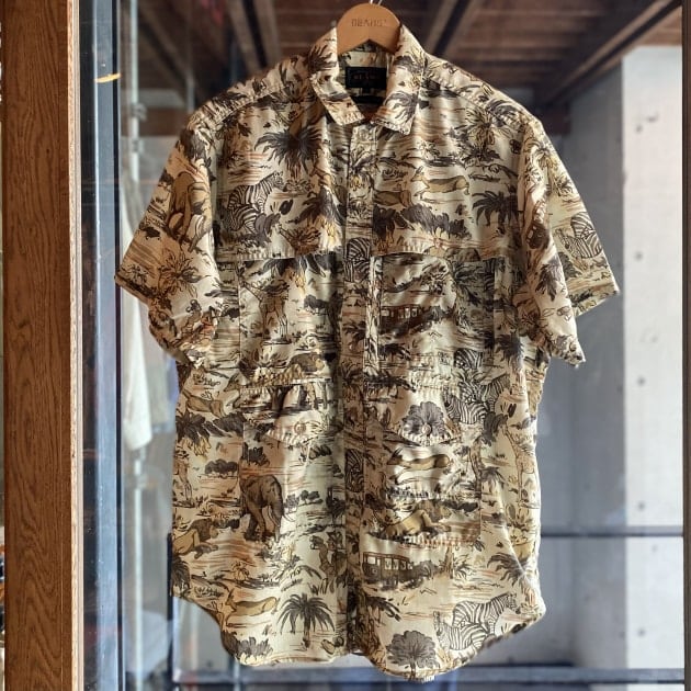 BROWN】BEAMS PLUS / ポリエステル プリント ショートスリーブ