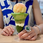 愛知県産桃と抹茶のパフェ