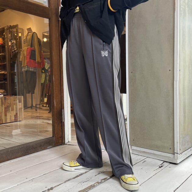 NEEDLES × BEAMS 別注 TRACK PANTS オリーブ | hospitaldaprovidencia