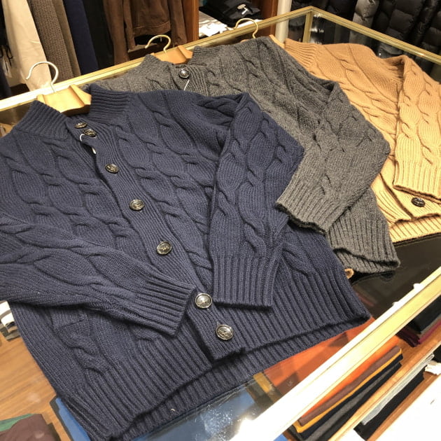 BEAMSF別注BAFYバフィー ケーブルニットスタンドカラージャケット46 BAFY（バフィー）の「BAFY × BEAMS F / 別注 ケーブル スタンドカラー
