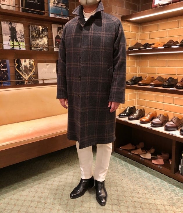 TAGLIATORE〉スタッフ新井を虜にする別注のラグランスリーブコート