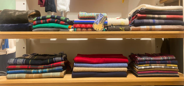 《HIGHLAND TWEEDS》ギフトにもお勧めマフラー入荷してます♪