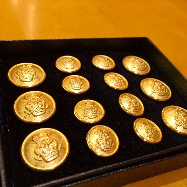 目玉商品 BEAMS F ゴールドメタルボタンデニムジャケット 目玉商品 BEAMS F ゴールドメタルボタンデニムジャケット - メルカリ