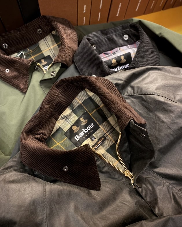 Barbour〉