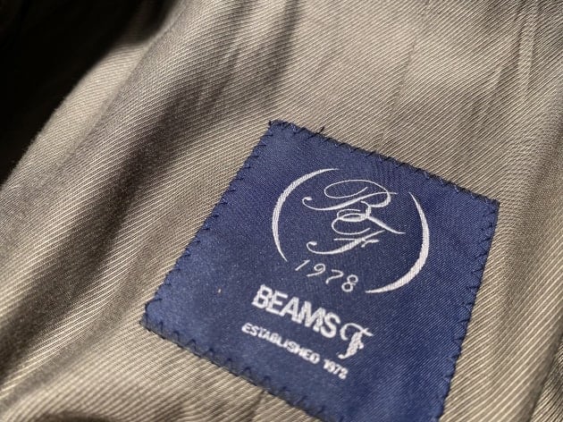 ＜BEAMS F（ビームスF）＞より、サイレントなコートが入荷しております。
