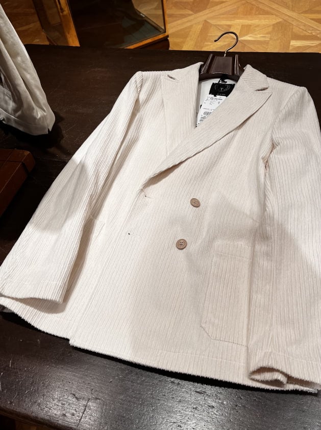 冬に映えるホワイトジャケット。〈T-JACKET〉｜ビームス ハウス 六本木 