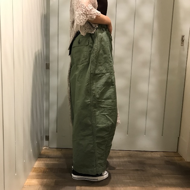 1本は持ってきたい、その名もヒザデルパンツ！！｜ビームス 立川