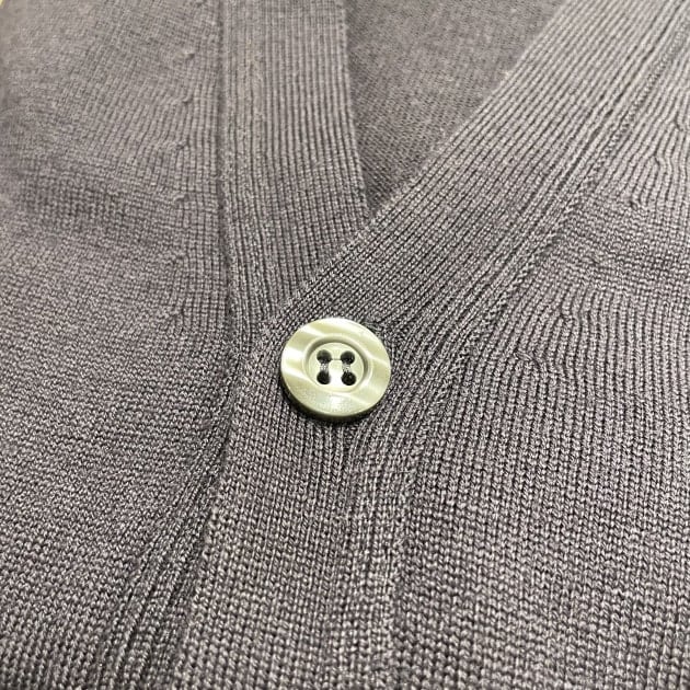 JOHN SMEDLEY】のカーディガンがまさかのセールに！｜ビームス 二子