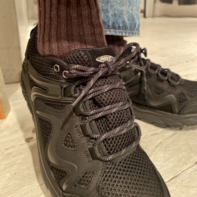 履くだけで運動不足も解消する？当店とオンライン限定の＜MBT