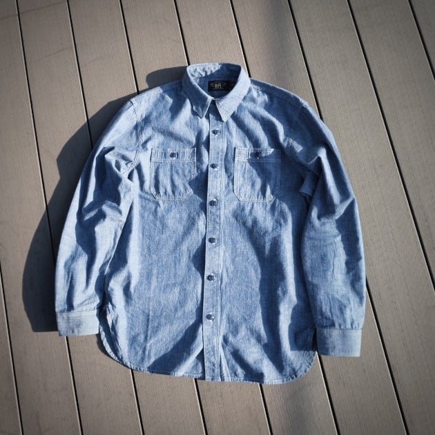 男のワードローブに欠かせない”Chambray Shirt”｜BEAMS PLUS（ビームス