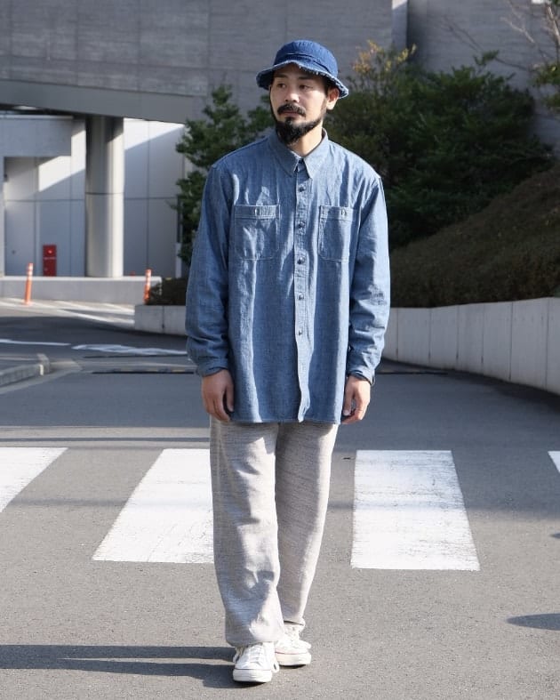 男のワードローブに欠かせない”Chambray Shirt”｜BEAMS PLUS（ビームス