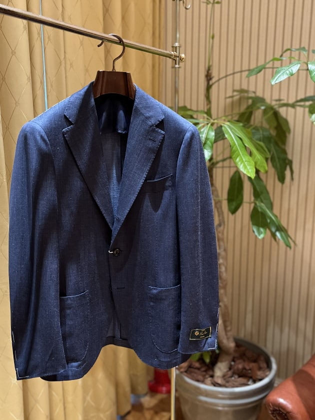 オンでもオフでもオススメです。〈Loro Piana〉