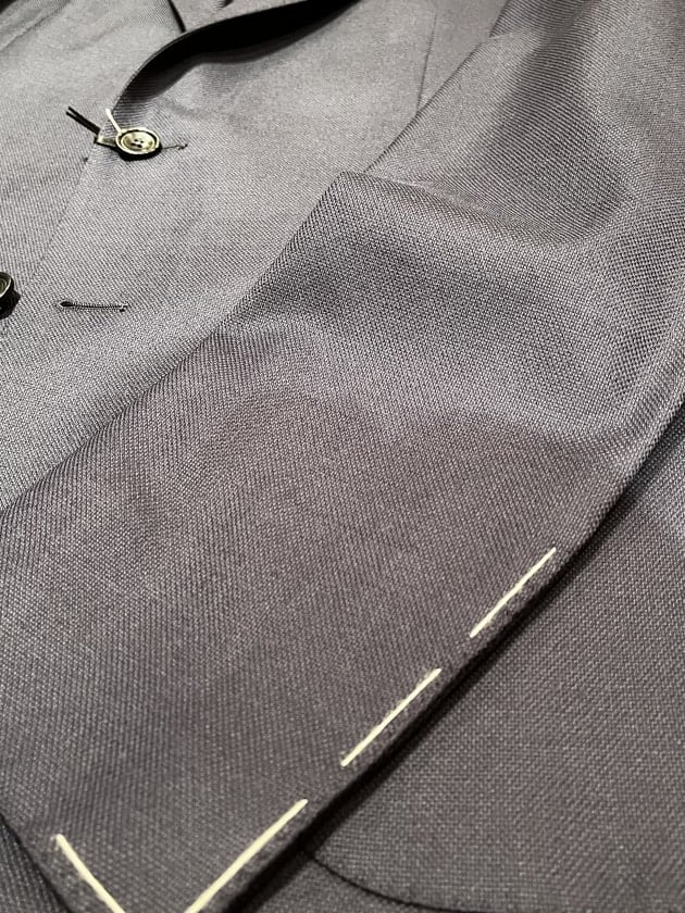 春に新調したいNAVYホップサックジャケット。〈TAGLIATORE〉と