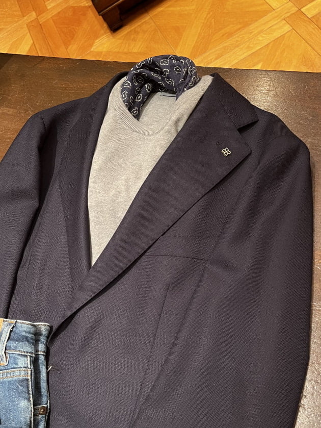 春に新調したいNAVYホップサックジャケット。〈TAGLIATORE〉と告知