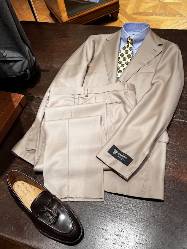 お洒落スーツ登場。〈DORMEUIL〉