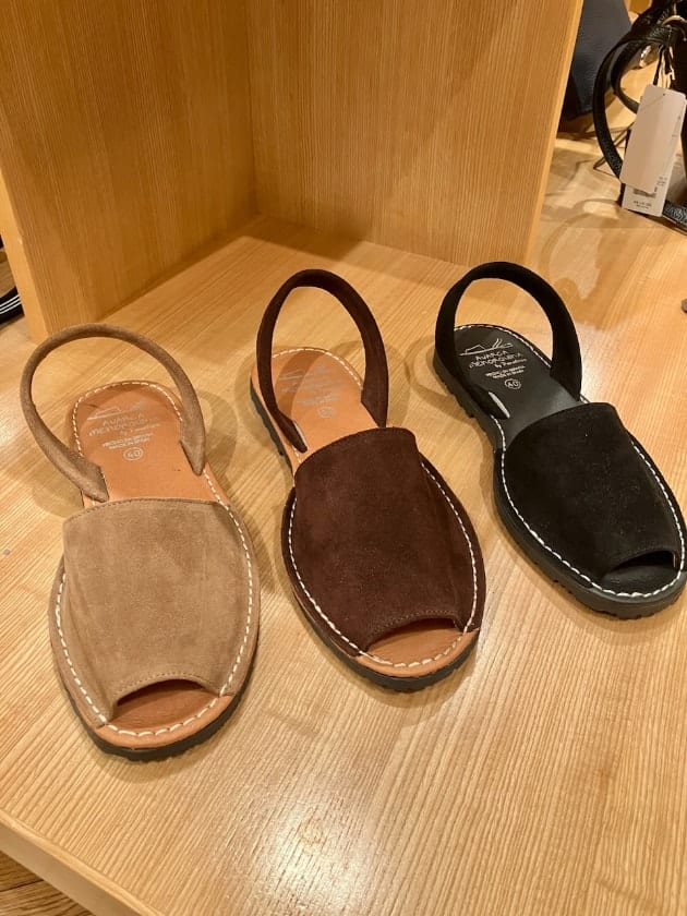 PENELOPE〉suede menorca sandals｜ビームスF