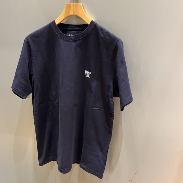 刺繍ロゴのTシャツには。