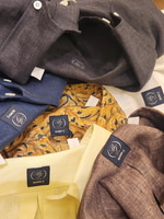 オリジナルのシャツが豊作。