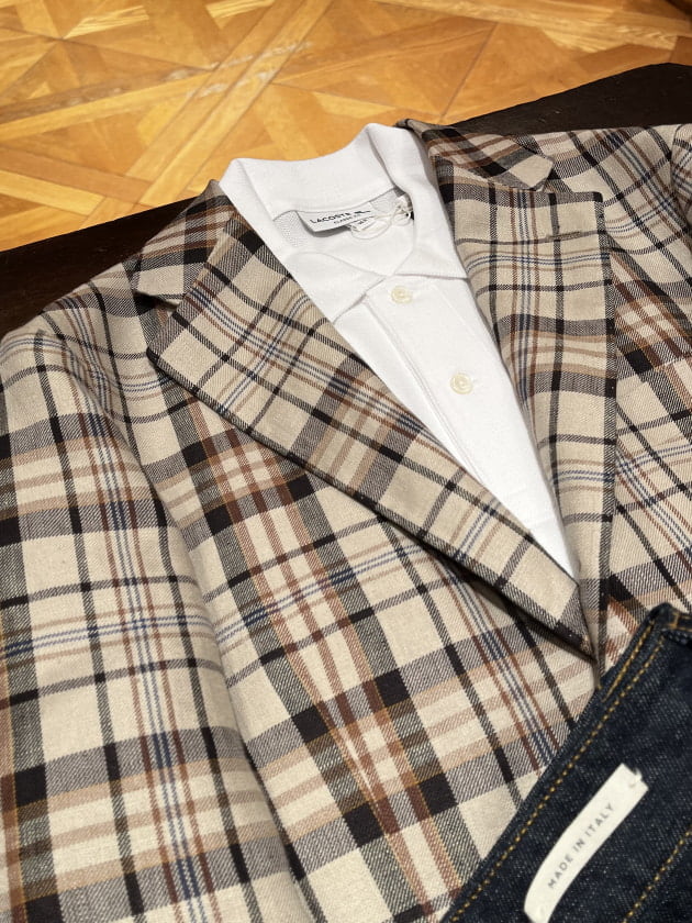 リネン チェック ジャケットでそれぞれのスタイルを、〈BEAMS F