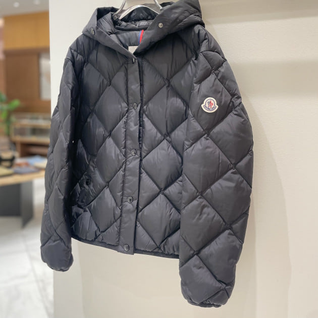 MONCLER(モンクレール)】23AW レディースダウンジャケット 入荷して