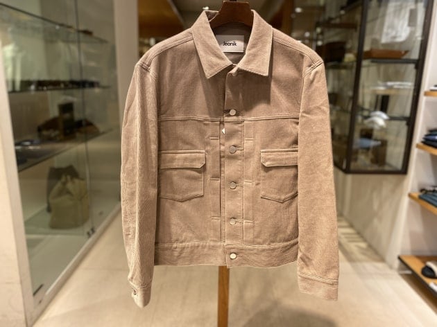 Jeanik（ジーニック）＞都会的なコーデュロイジャケットが入荷しており