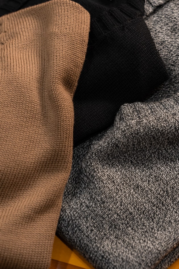 気になるVネックニット ＜FILIPPO DE LAURENTIIS × Brilla per il