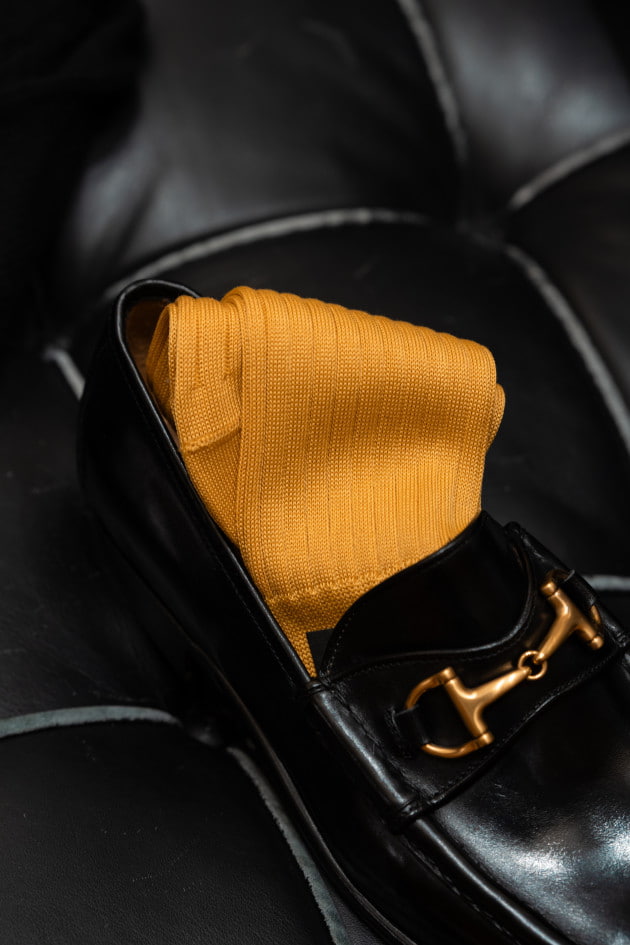 気になるVネックニット ＜FILIPPO DE LAURENTIIS × Brilla per il