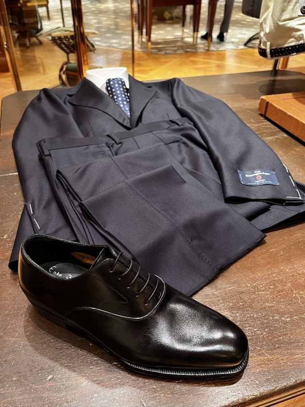 恒例の極上スーツ。〈Ermenegildo Zegna〉