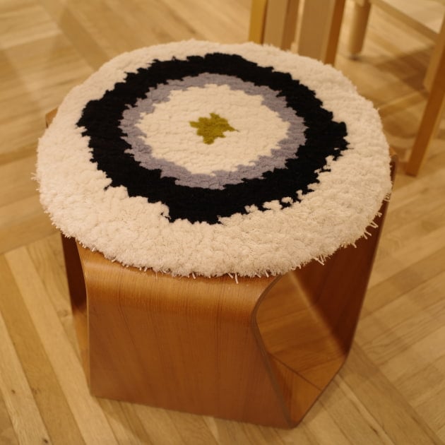 通信販売開始のお知らせ－小野眞佐子さんのノッティング織椅子敷 