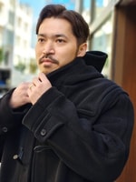 ダッフルコートを羽織りました。