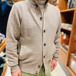 本日のお客様。ザノーネにマッキントッシュで温かさ倍増ブログ。