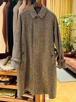 BEAMS F / HARRIS TWEED ヘリンボーン シングル ラグランスリーブ コートのご紹介①