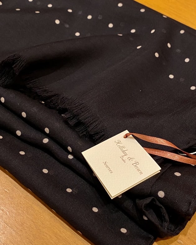 Holliday & Brown〉軽やかなドットストール追加入荷｜ビームス ライフ