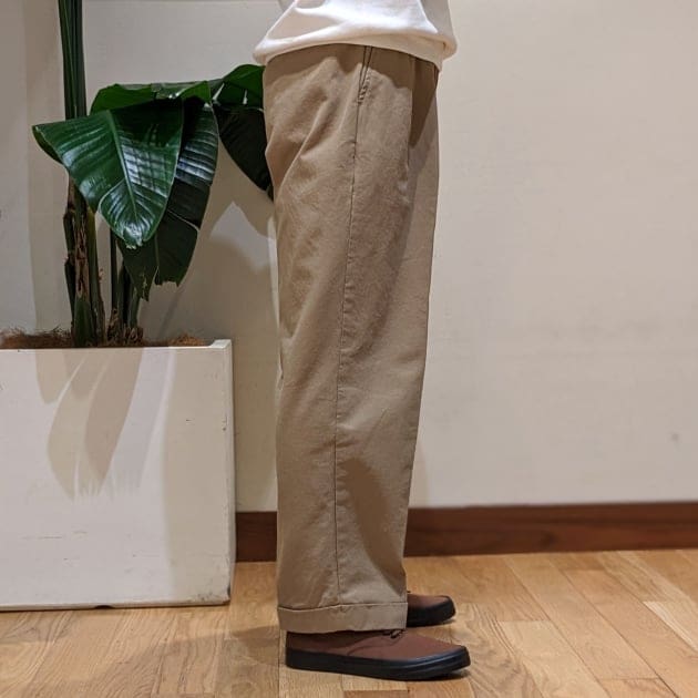 This season's most popular 2-pleat trousers｜BEAMS PLUS