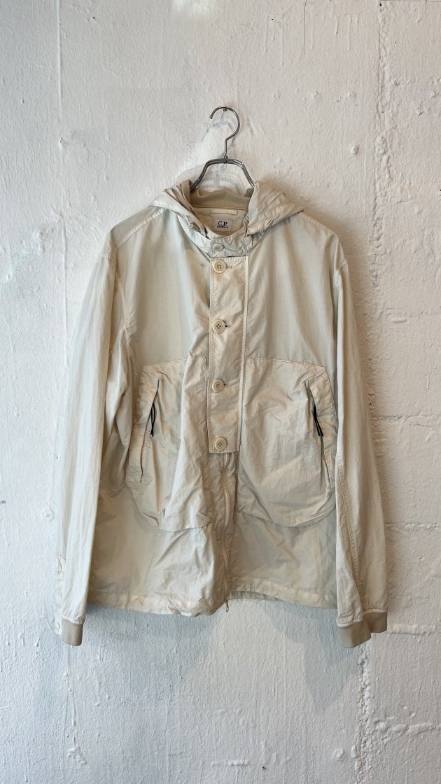 C.P. Company ナイロンベストベージュ