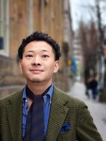 この男に勝負を挑んでこられました。