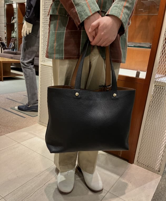 S.MANO＞ レザーのリバーシブルトートバッグ｜ビームス ハウス 丸の内