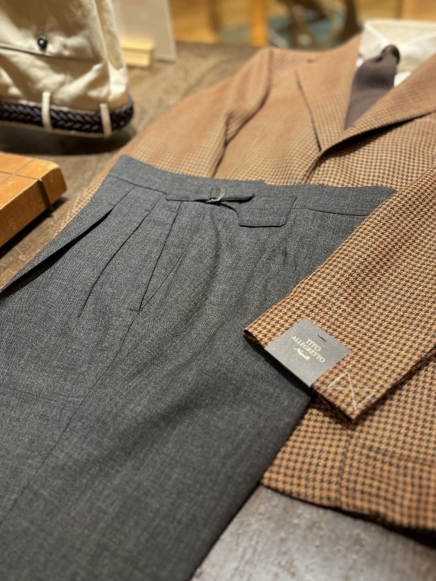 TITO ALLEGRETTO〉2024秋冬シーズンのネイビージャケットは