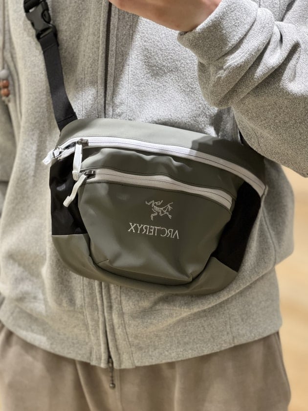 【ジャッキ〜】ARC'TERYX BEAMS別注ボディバッグ グレー 完売必須？】ARC'TERYX×BEAMS Vol.2｜ビームス 梅田｜BEAMS