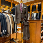 スーツコーナー手前の彼