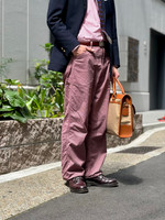 このパンツ履いていると「ピンク」って言われるんですが、「Burgundy」ですよ。って心の中で思ってます。