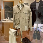 アーチ下左の彼