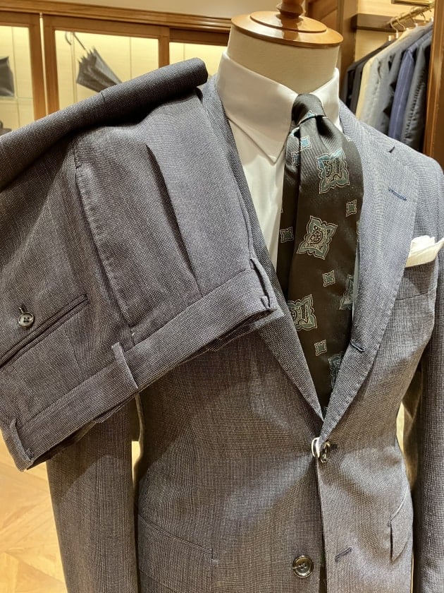 BEAMS F〉無地のようにも使えて、ちょっとした変化も楽しめる BEAMS F〉無地のようにも使えて、ちょっとした変化も楽しめる