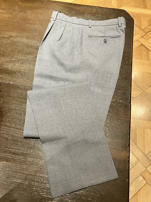 【美品✨】オルテロ BEAMS F リネン混 2プリーツ スラックス グレー44 ORTELO〉ディレクター西口も愛用する新しいパンツブランドを