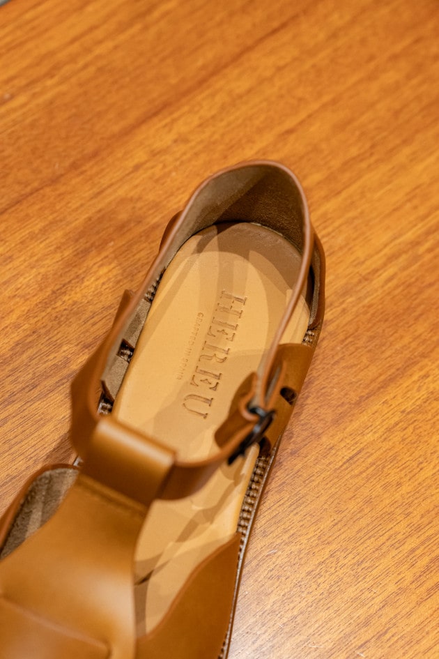 HEREU＞新規ブランドのレザーグルカサンダル｜ビームス ライフ 横浜｜BEAMS